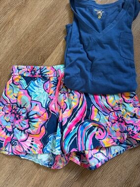 Lilly Pulitzer Navy & Pink Multi Floral Runaround Shorts and tshirt